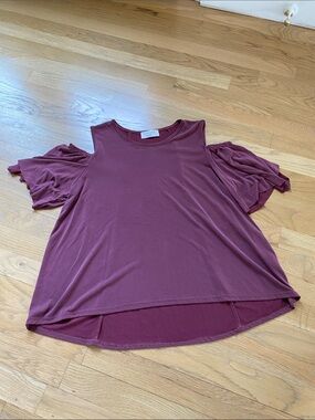 lavender field S Plum Cold-Shoulder Short Sleeve Top